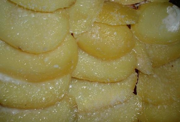 Gratinované brambory (nejen) se sušenými rajčaty
