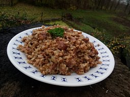 Pohanka s uzeným masem